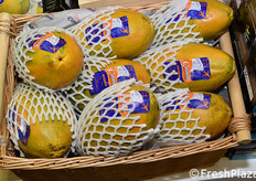 Papaya nello stand della compagnia tedesca HLB Tropical Food