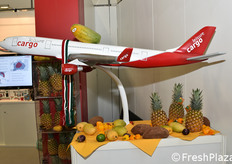 Frutta esotica nello stand della compagnia tedesca Leisure Cargo