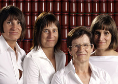 La famiglia Ciarlo. Da sinistra: Simonetta, Emiliana, la mamma Renza e Antonella. Hanno preso il testimone dal papa' Donato, che avvio' l'azienda nel 1952.