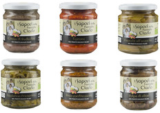 Crema di radicchio per bruschette, essenza con peperoncino, peperoni, olio extravergine di oliva, aceto di vino, sale marino e succo d'uva, finocchi all'arancia, insalatina primavera con zucchine, fagiolini, cipolle e peperoni, pesto mediterraneo con pomodori secchi, olio extravergine di oliva, basilico, mandorle, peperoncino, aglio e sale marino, polpa di olive nere.