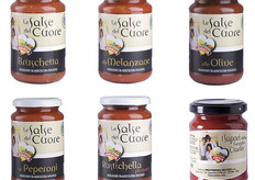 Polpa di pomodoro per bruschetta, salsa di pomodoro fresco e melanzane, salsa di pomodoro fresco e olive, salsa di pomodoro fresco e peperoni, salsa di pomodoro fresco, rustichella piccante, tomatina con succo di pomodoro, zucchero di canna, limone, agar agar, vanigliae bourbon.