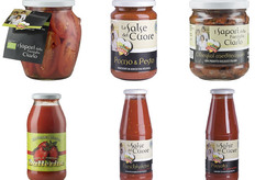 Filetti di pomodoro fresco, passata di pomodoro e pesto, pomodori ciliegini essiccati sottolio, passata di pomodori datterini, salsa di pomodoro freschissima senza basilico, salsa di pomodoro fresco.