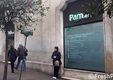 Pam Local e' un format pensato per i centri storici, in grado di coniugare la qualita' dei prodotti freschi con il risparmio, senza dimenticare il servizio e la comodita'.