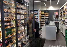 Il format conta oggi circa 50 punti vendita tra Torino, Roma, Bologna, Milano e Genova, con un importante piano di sviluppo, e sancisce ancora una volta l'attenzione che Pam Panorama rivolge ai giovani: nei negozi Pam Local i collaboratori sono infatti per la maggior parte ragazzi sotto i 30 anni.