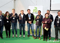 L'intera squadra che ha reso possibile questa nuova importante tappa nella vita aziendale e' stata poi chiamata per i ricevere i dovuti ringraziamenti.