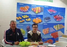 Azienda Cartesius di lagnasco che commercializza imballaggi per la frutta da oltre trent'anni. Da sx: Valter Colombano (Titolare) e Mattia Kolahi.