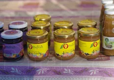 Marmellate di kiwi giallo a marchio Pinfruit: il marchio del Consorzio per la tutela e valorizzazione della Frutta del Pinerolese.
