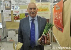 Vito Abrusci, produttore di Cipolla rossa di Acquaviva