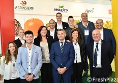 Una foto di gruppo presso lo stand della OP Agrinsieme, al centro, il presidente Aurelio Pallavicino. Alla sua destra, Sonia Ricci (gia' assessore all'agricoltura della Regione Lazio).