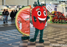 I figuranti della Cora Seeds in giro per i padiglioni della fiera.