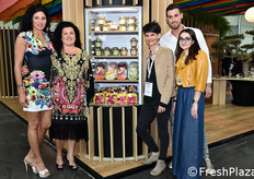 Raffaella e Cinzia Busana insieme a Sara Menin, Nicola Tanduo e Valentina Griggio.