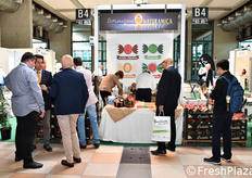 Uno stand collettivo, all'insegna di un nuovo messaggio nutrizionale basato sui colori degli ortaggi...