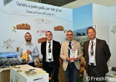 Foto di gruppo allo stand dell'Associazione Marsicana Produttori Patate. Marco Nucci, Emanuele Gorga, Giovanni Perrone, Giuseppe Sciarria.