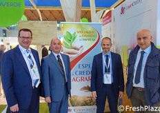 Gli Istituti di Credito che sono a servizio delle imprese agroalimentari. In foto: Roberto Ponte (CoopCredit), Alessandro Vettori (settore agricoltura di banca Pop. Lajatico), Luigi Schillaci (CoopCredit) e il perito agrario Claudio Antonelli.