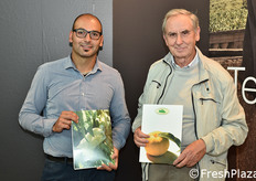 Pesca di Leonforte IGP. Da sx: il direttore commerciale, dr. Domenico Di Stefano, con il presidente del Consorzio, dr. Carmelo Salamone.