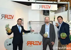 Grande successo in fiera per la macchina nastratrice automatica Eagle della REV Packaging Solutions. In foto: Leonardo Lanzara, Stefano Zoli e Nicola Antonacci.