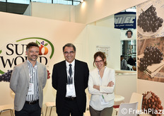 Presso lo stand della Sun World troviamo: Michele Melillo, Maurizio Ventura e Marzia Zani.