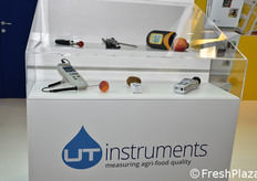Nata dall'incontro tra Unitec e Tr Turoni, UT Instruments e' specializzata in dispositivi tecnologici portatili per la misurazione dei parametri qualitativi della frutta lungo tutte le fasi della filiera, dal campo, alla Centrale Ortofrutticola, fino alla GDO e mercati generali.