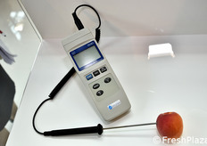 Qui e nelle foto seguenti, alcune delle apparechciature portatili della UT Instruments.