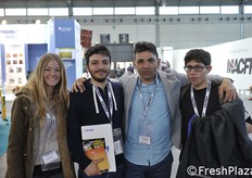 Studenti e professore in fiera