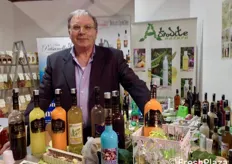 Emilio Cola, titolare dell'azienda 'Distilnatura', produttore di creme di agrumi e distillati tra cui il Limoncello VesuVì realizzato con i pregiati limoni del Parco Nazionale del Vesuvio.