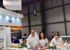 Fragassi Gianni ed Ester Pierfelice, titolari dell'azienda Tenuta Fragassi, producono conserve artigianali di pomodoro abruzzese e pregiati oli extra vergine.