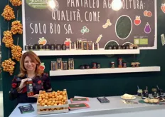 "Luisa Pantaleo fondatrice di Pantaleo Agricoltura produce e trasforma il pomodoro "Regina di Torre canne" un prodotto Presidio Slow Food."