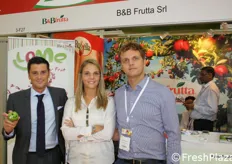 Fabio e Chiara Brentegani (a destra) insieme a Claudio Scandola (a sinistra) per B&B Frutta.