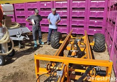 Rimorchio Romani per movimentazione bins.