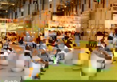 E tra una visita a uno stand e un'altra, un po' di riposo.