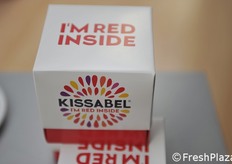 Mele Kissabel a polpa rossa.