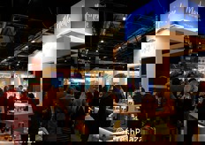 Folla gremita alla presentazione del restyling del brand Marlene.