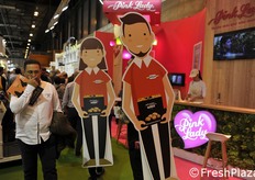 Mascotte a spasso per la fiera.