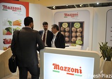 Allo stand Mazzoni.