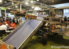 Grande macchina agevolatrice per orticole della Ortomec.