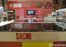 Suggestivo lo spazio della Sacmi packaging.