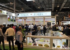 Tanta gente presente in fiera.