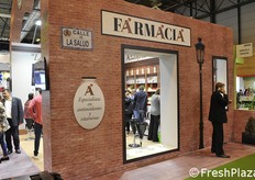 La simpatica farmacia con frutta e verdura al posto dei medicinali.