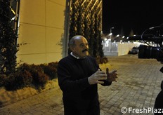 Farinetti spiega la sua idea.