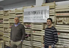 Maurzio e Simone Lodi. La loro azienda realizza cassette in legno.