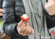 Uno dei tanti frutti che compaiono in Cina: questo ha consistenza piuttosto molliccia ma sapore gradevolissimo.