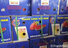 Il Dragon Fruit a polpa rossa.