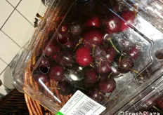 Pessime ciliege provenienti dagli Stati Uniti, vendute a 25 euro il kg.