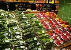 Peperoni rossi e verdi a poco più di due euro a confezione.