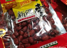 Giuggiole confezionate. Ai cinesi evidentemente piacciono avvizzite quindi più mature. In Italia sono preferite acidule.