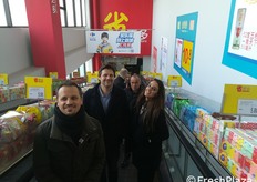 Alcuni componenti della delegazione. Si riconoscono Matteo Camillini di Infia, Renzo Balestri e Mirco Zanotti di Apofruit, Valentina Piraccini di Macfrut.