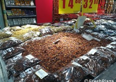 Ampio reparto frutta disidratata.