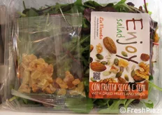 La novita' La Veneta messa in vetrina a Fruit Logistica e' la Enjoy Salad. Nella foto: insalata mista con frutta disidratata.