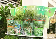 Con il marchio Le Erbe Dello Chef dell'azienda Ortoflora viene qualificata una vasta gamma di erbe aromatiche, in vaso, fresche o secche.