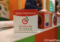 Confezione singola di Mela Annurca della OP Giaccio Frutta di Vitulazio (Caserta).